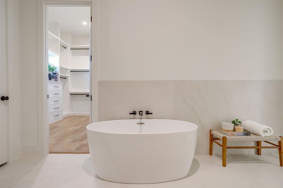 Furnished interior view inside a new home in , Weatherford (Image 9).