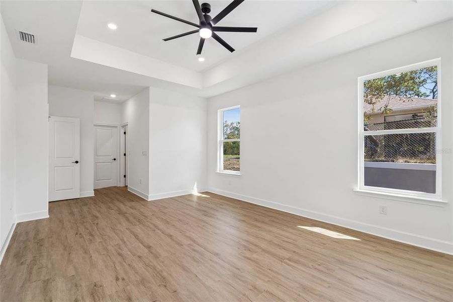 Spacious, unfurnished interior of a new home in , Weeki Wachee (Image 58).