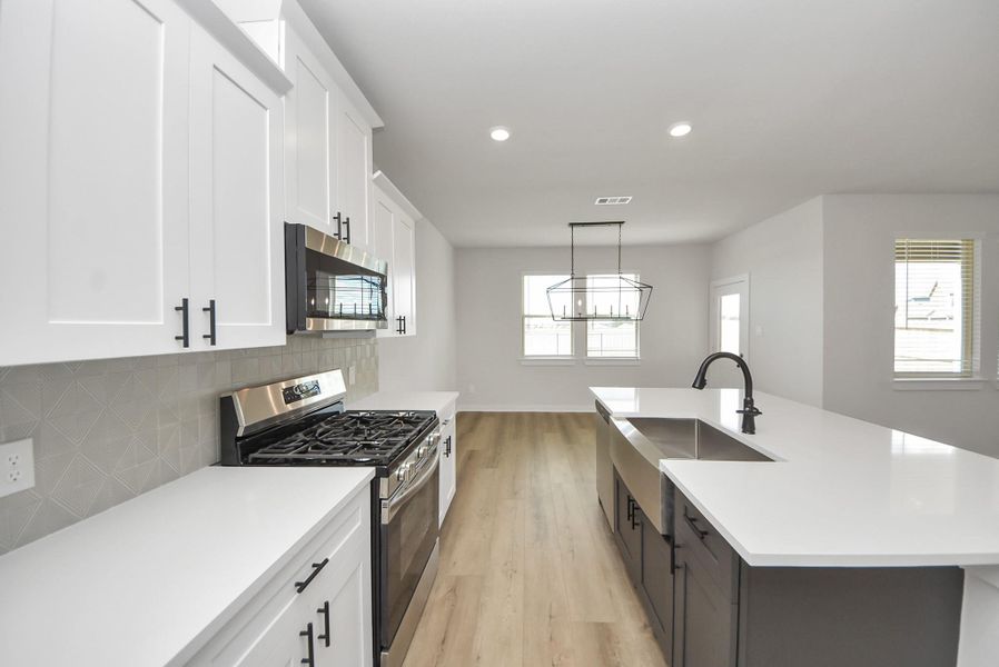 Kitchen, quartz countertops, SS appliances