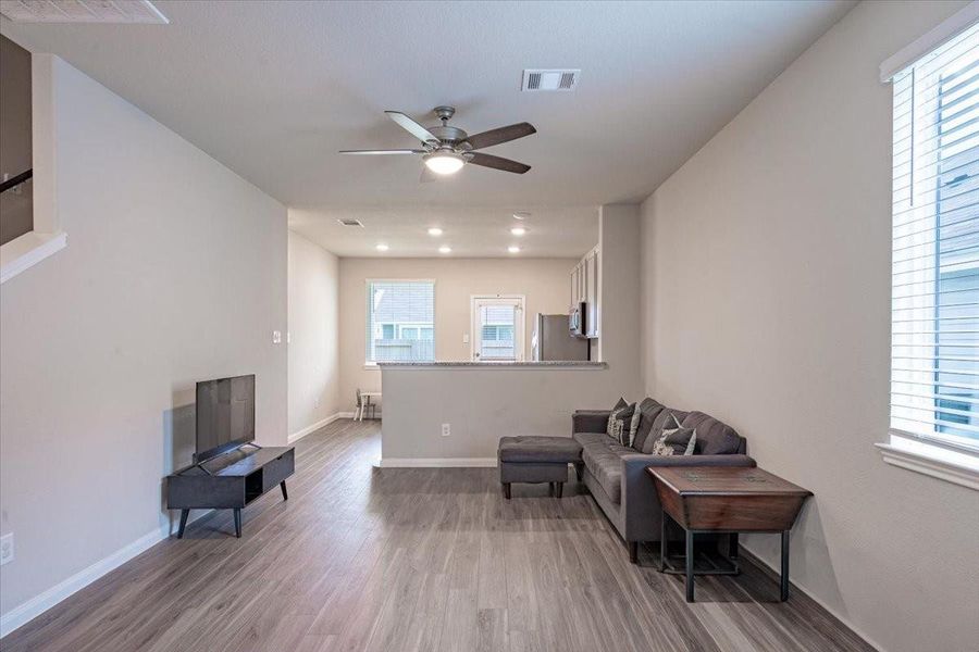 Furnished interior view inside a new home in River's Edge, Conroe (Image 12). Furnished interior view inside a new home in River's Edge, Conroe (Image 12).