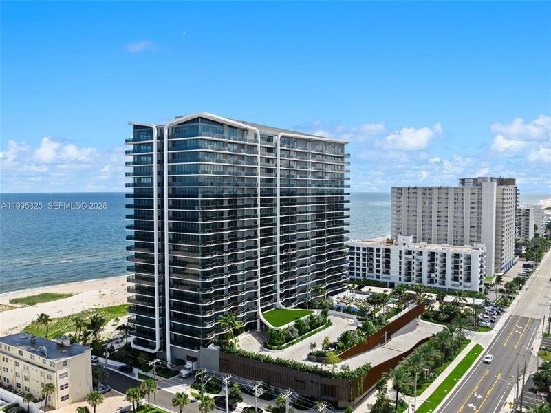 Condo located in Pompano Beach, FL showcasing its design and architecture (Image 24).