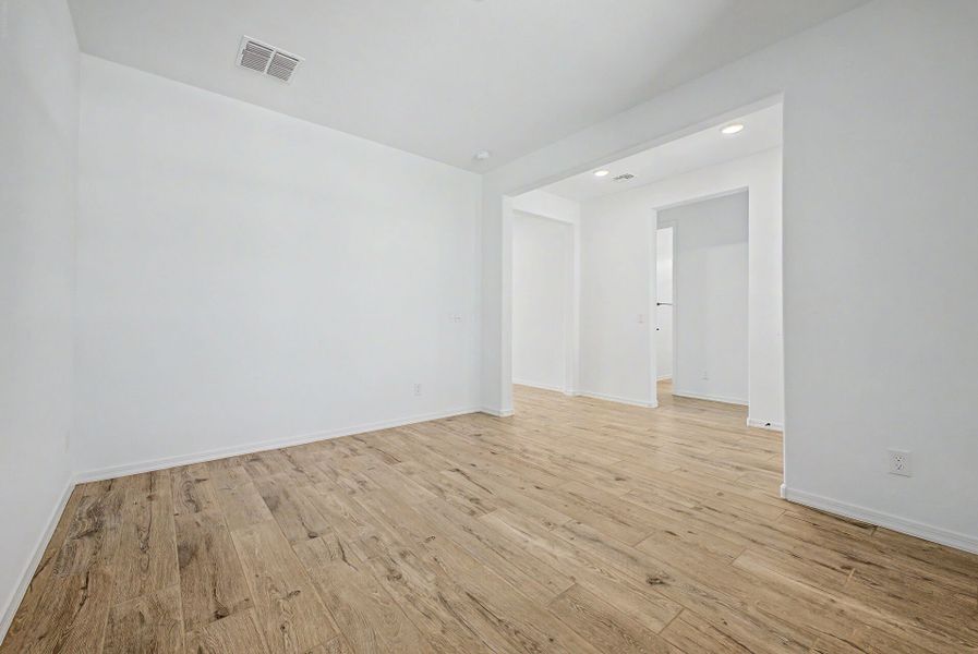 Spacious, unfurnished interior of a new home in Las Ventanas - RV Collection, Goodyear (Image 7).