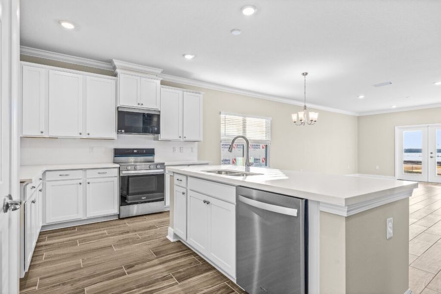 Furnished interior view inside a new home in Lake Merial, Panama City (Image 8).
