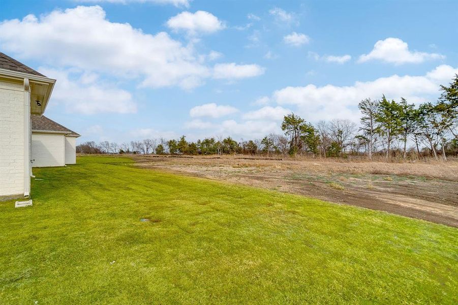 Exterior details and patio area of a home in Tuscan Estates, Waxahachie (Image 4).
