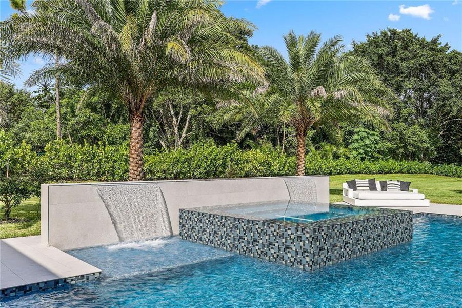 8795 valencia.jpg pool 3
