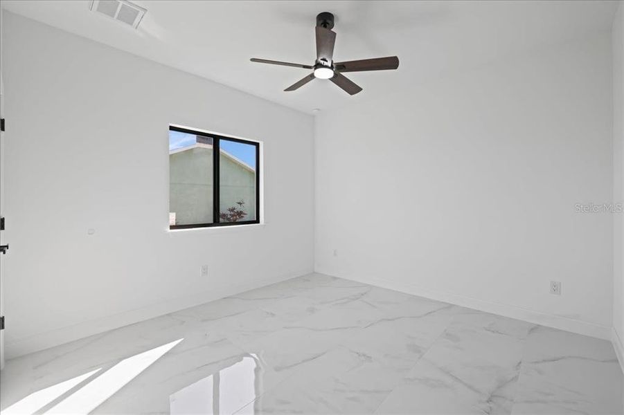 Spacious, unfurnished interior of a new home in , Cape Coral (Image 32).
