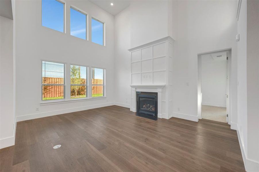 Spacious, unfurnished interior of a new home in Kreymer at the Park, Wylie (Image 29).