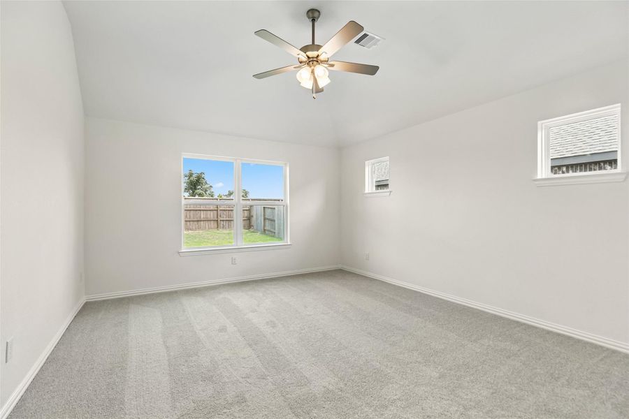 Spacious, unfurnished interior of a new home in Oakwood Estates, Waller (Image 23).