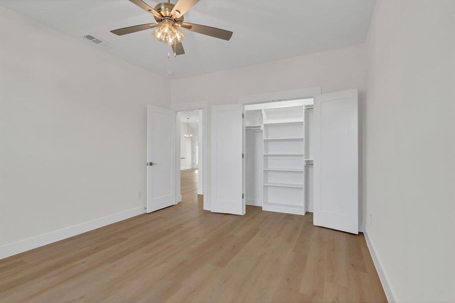 Spacious, unfurnished interior of a new home in , Grand Prairie (Image 27).