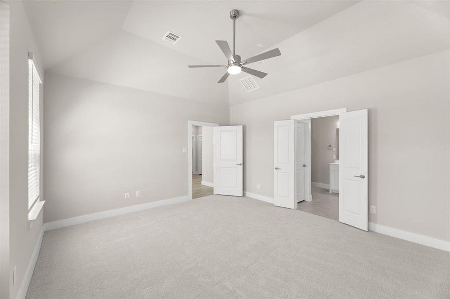 Spacious, unfurnished interior of a new home in Villages of Creekwood, Frisco (Image 23).