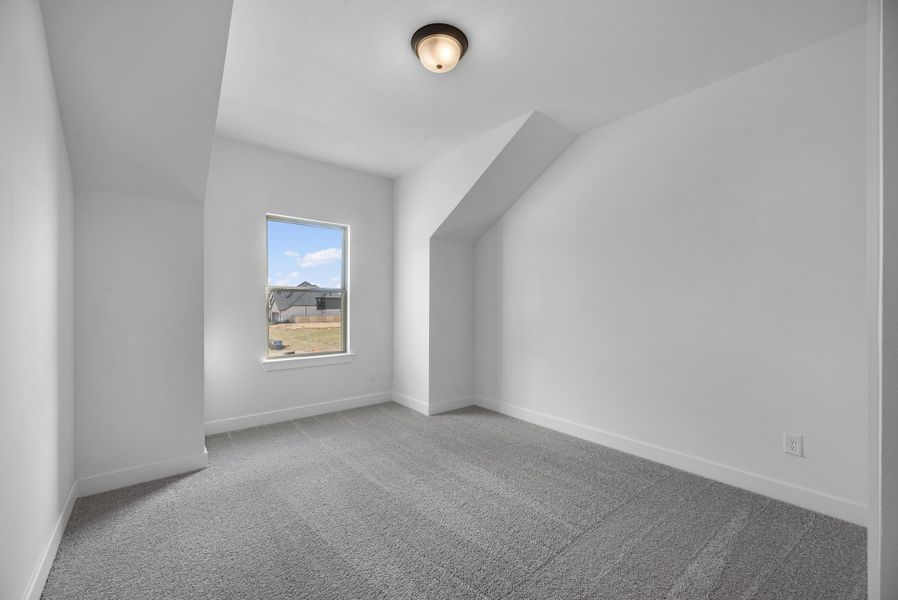 Spacious, unfurnished interior of a new home in Sienna, Missouri City (Image 22).