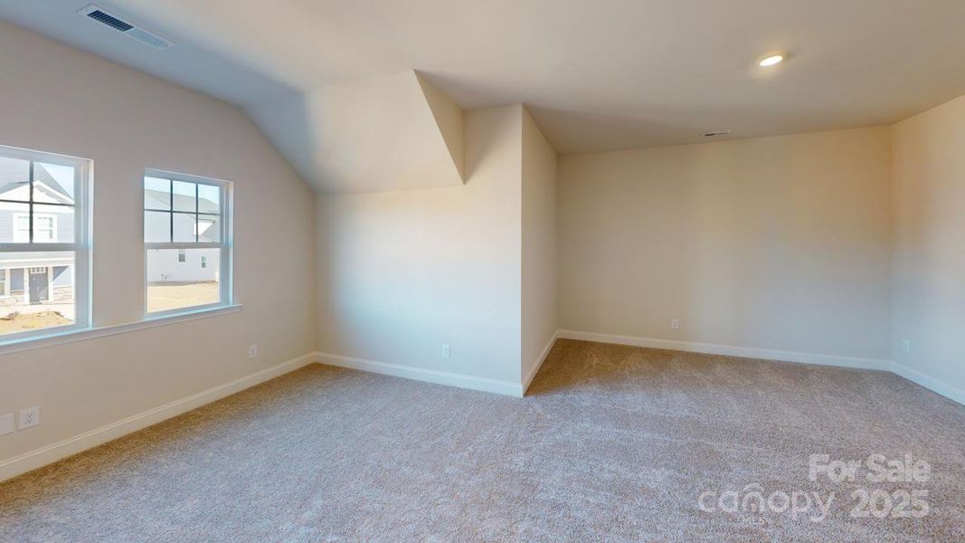 Spacious, unfurnished interior of a new home in Edgewood Preserve, Huntersville (Image 19).