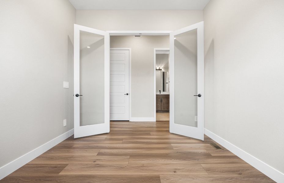 Spacious, unfurnished interior of a new home in Hilltop at Inspiration, Aurora (Image 30).