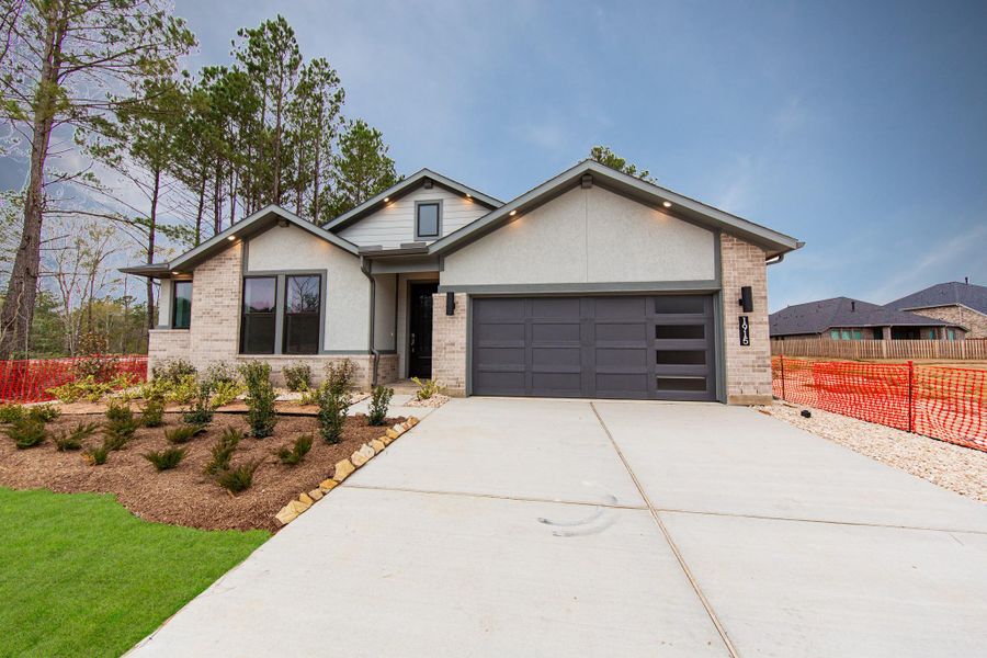 Welcome home to 1915 Langford Street located in COLTON and zoned to Magnolia ISD! Welcome home to 1915 Langford Street located in COLTON and zoned to Magnolia ISD!