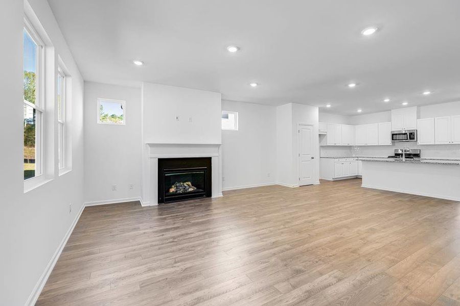 Spacious, unfurnished interior of a new home in Windance Lake, Loganville (Image 27).