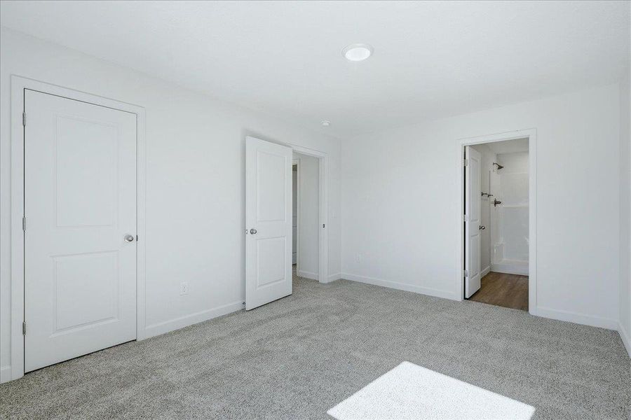 Spacious, unfurnished interior of a new home in Stones Throw, Inman (Image 17).
