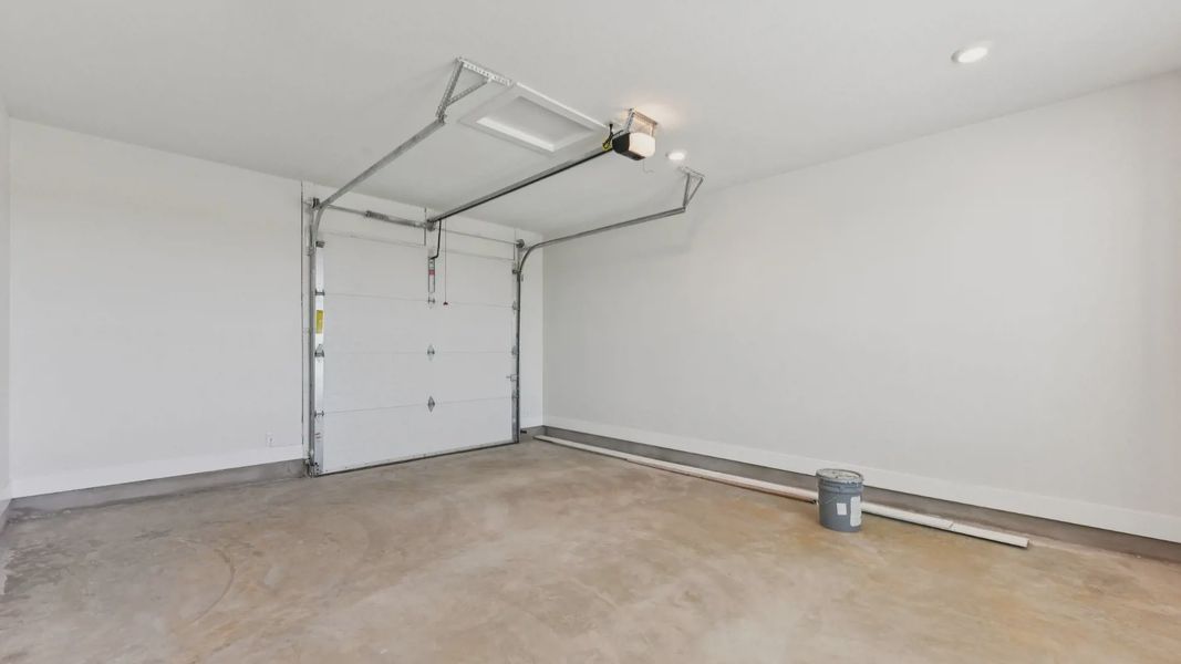 Representative unfurnished interior of a home built from the Franklin by Chesmar Homes in Feathergrass, Florence (Image 24).
