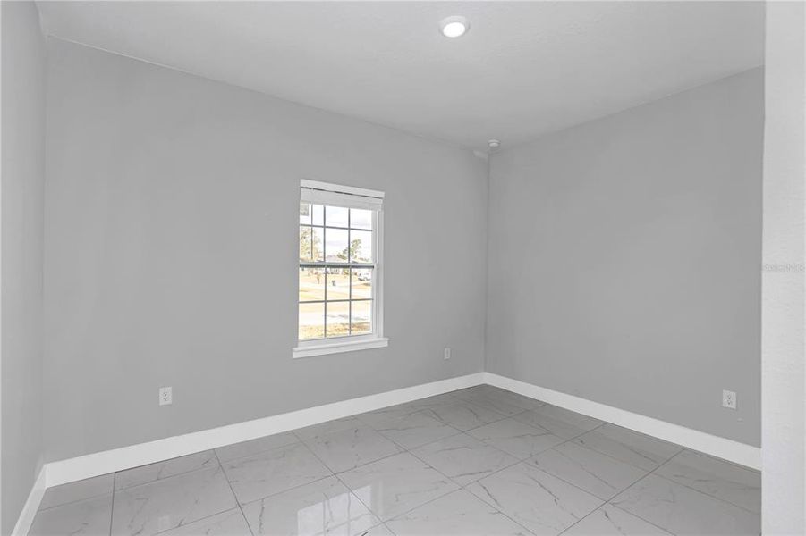 Spacious, unfurnished interior of a new home in , Ocala (Image 10).