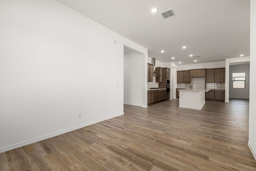 Spacious, unfurnished interior of a new home in Las Ventanas - RV Collection, Goodyear (Image 7).