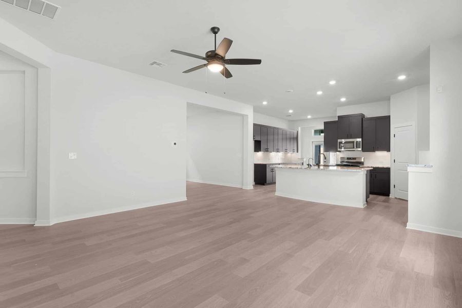 Spacious, unfurnished interior of a new home in Nolina, Georgetown (Image 35).