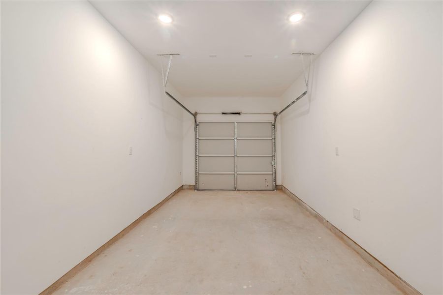 Spacious, unfurnished interior of a new home in , Houston (Image 30). Spacious, unfurnished interior of a new home in , Houston (Image 30).