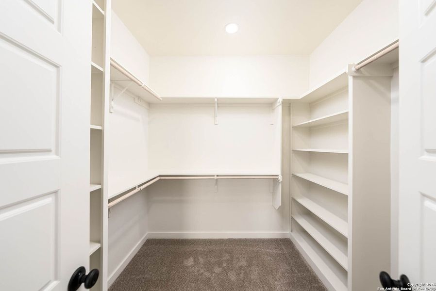 Spacious, unfurnished interior of a new home in , San Antonio (Image 37).