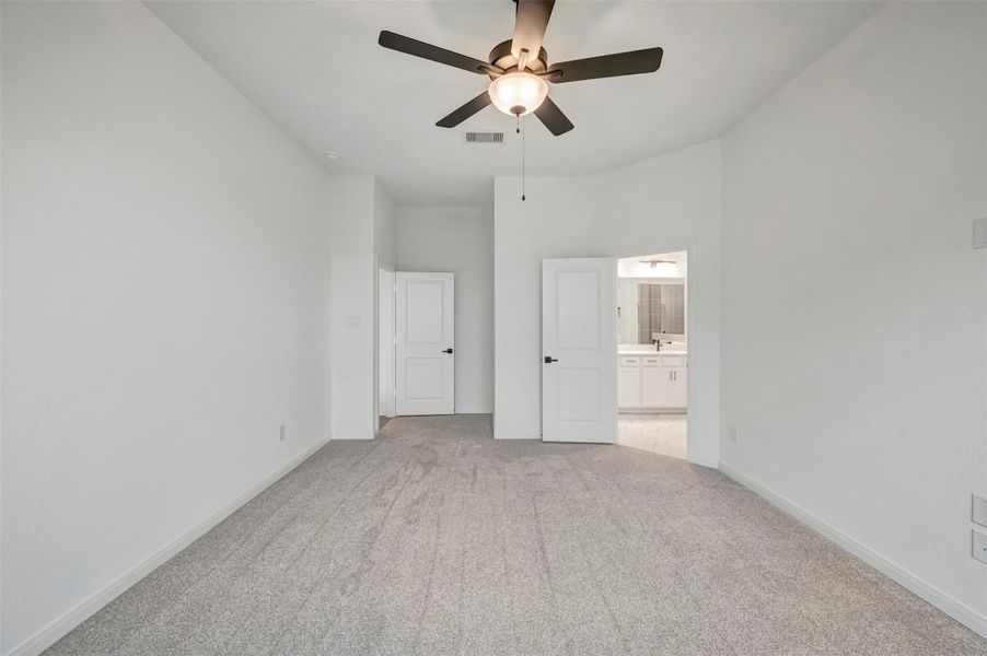 Spacious, unfurnished interior of a new home in The Grand Prairie 50’, Hockley (Image 30).