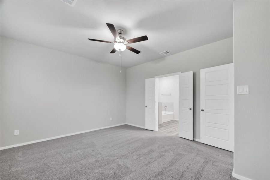 Spacious, unfurnished interior of a new home in Rollingbrook Estates, Baytown (Image 23).
