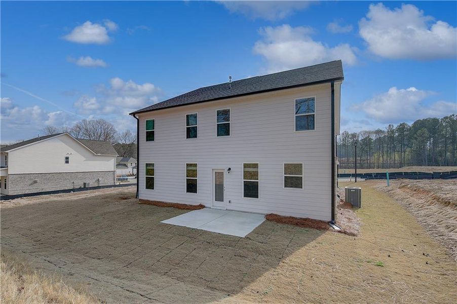Exterior details and patio area of a home in Hamilton Lakes, Lawrenceville (Image 3).