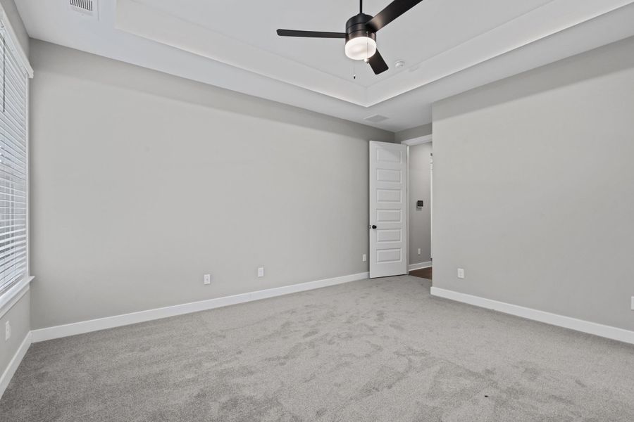 Spacious, unfurnished interior of a new home in Twin Oaks, Oakland (Image 21).