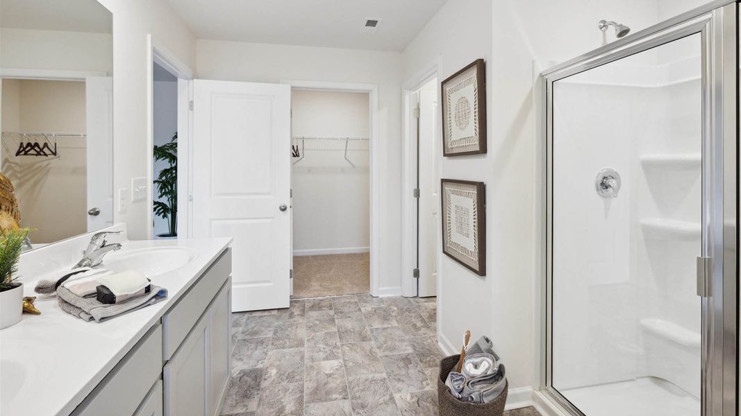 Representative furnished interior of a home built from the Hayden by D.R. Horton in Fairview Hills, Cleveland (Image 11).