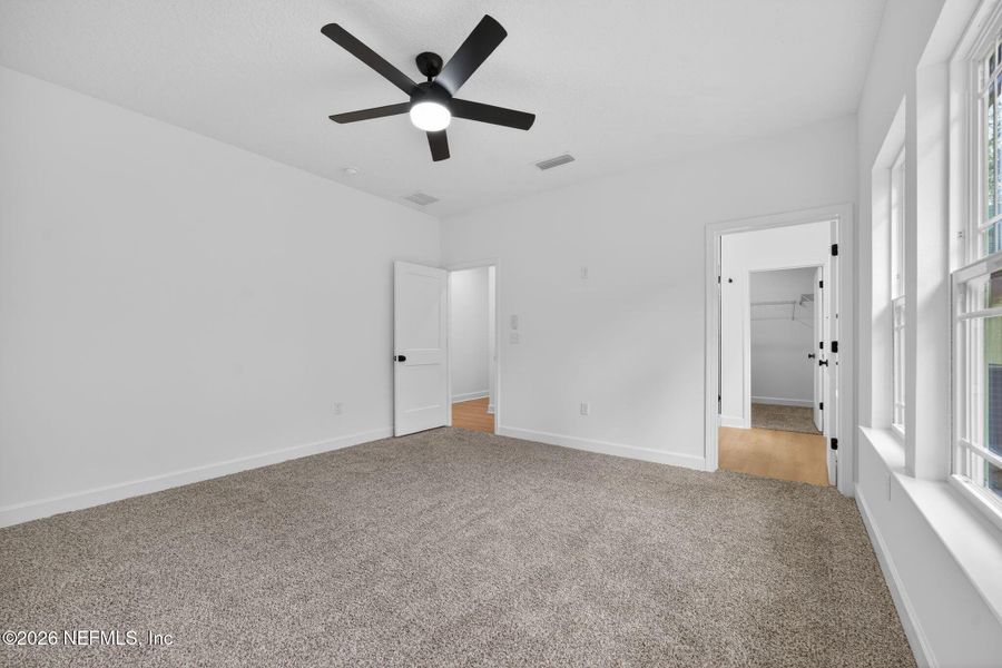 Spacious, unfurnished interior of a new home in , Middleburg (Image 28).