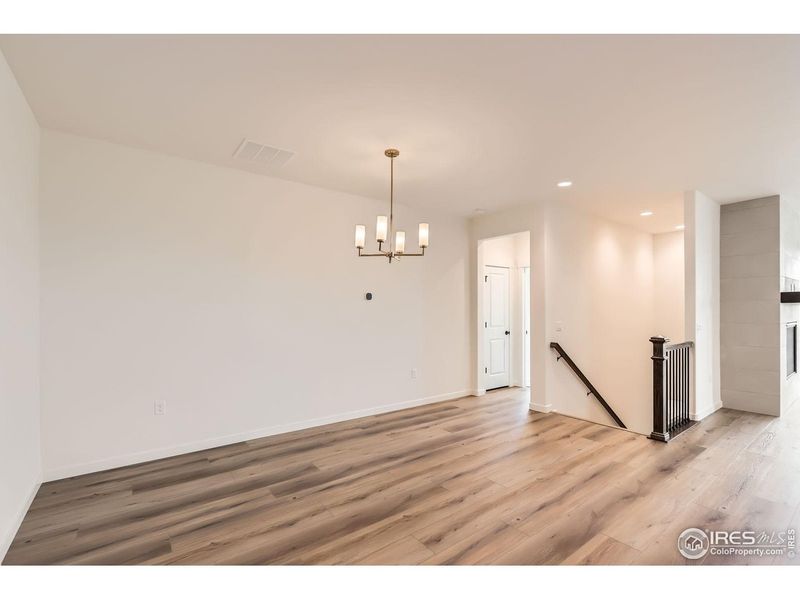 Spacious, unfurnished interior of a new home in Barefoot Lakes, Longmont (Image 25).