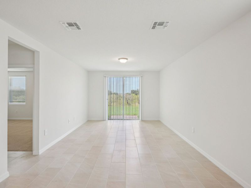 Spacious, unfurnished interior of a new home in The Reserve at Twin Lakes, St. Cloud (Image 7).