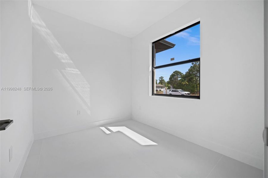 Spacious, unfurnished interior of a new home in , Lehigh Acres (Image 20).