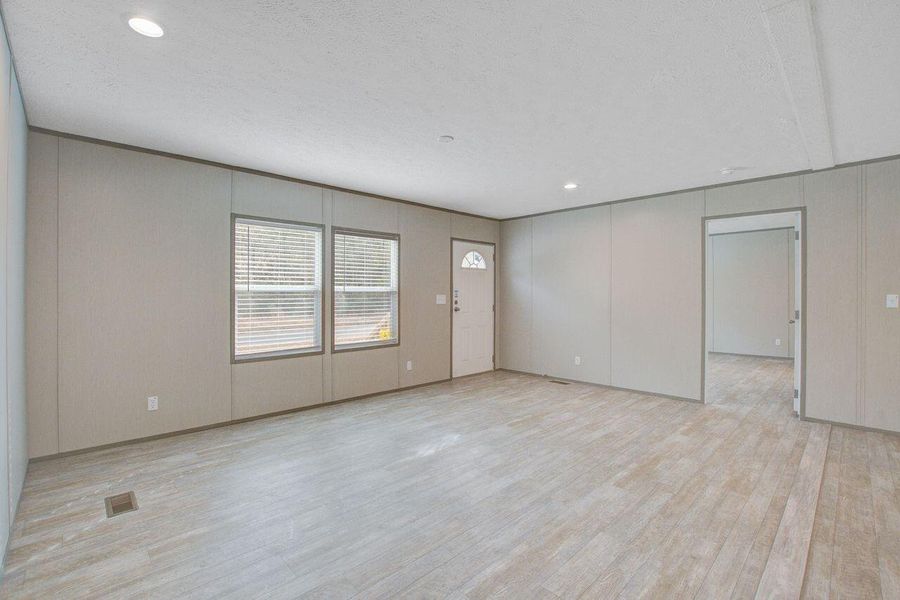 Spacious, unfurnished interior of a new home in , Walterboro (Image 11).