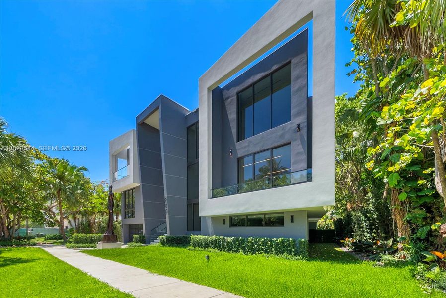 Condo located in Miami, FL showcasing its design and architecture (Image 5). Condo located in Miami, FL showcasing its design and architecture (Image 5).