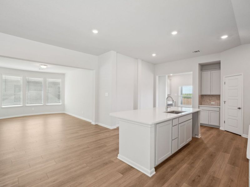 Image 28 of a home in Thomas Pond.