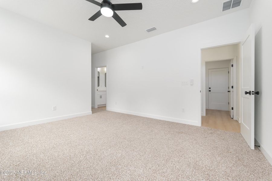 Spacious, unfurnished interior of a new home in , Keystone Heights (Image 19).
