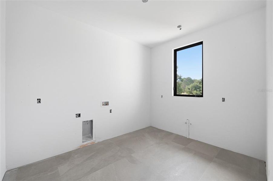 Spacious, unfurnished interior of a new home in Stonelake Ranch, Thonotosassa (Image 20).