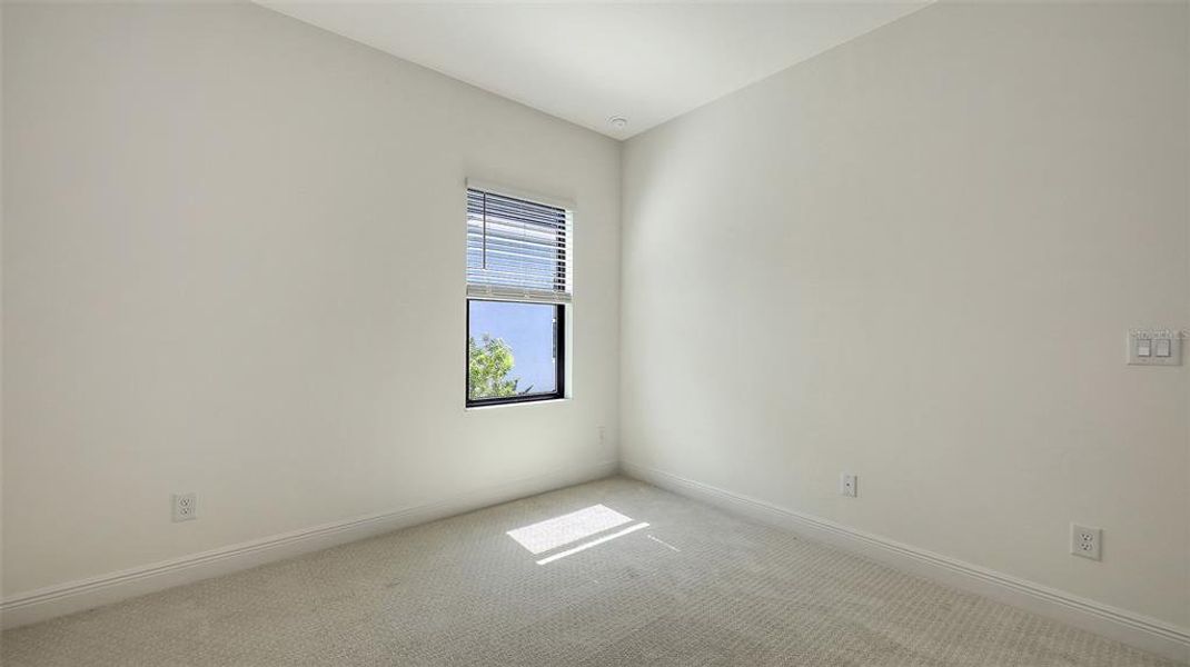 Spacious, unfurnished interior of a new home in Palm Grove, Lakewood Ranch (Image 31).