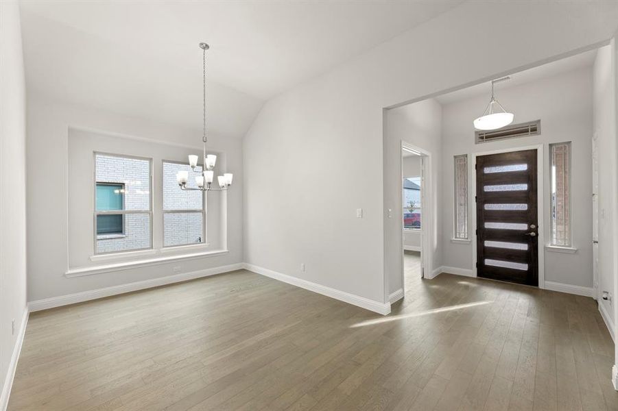 05. 1301 David - Dining