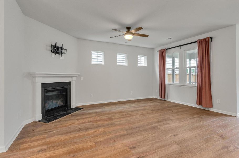 Spacious, unfurnished interior of a new home in Sweetgrass at Summers Corner, Summerville (Image 43).