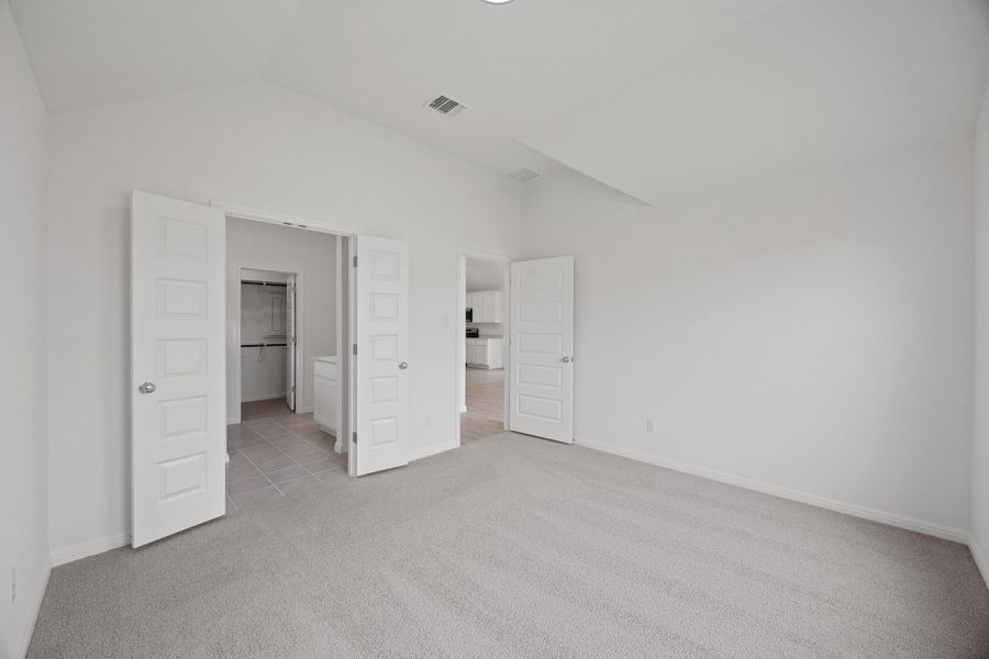 Spacious, unfurnished interior of a new home in Trinity Ranch, Elgin (Image 22).