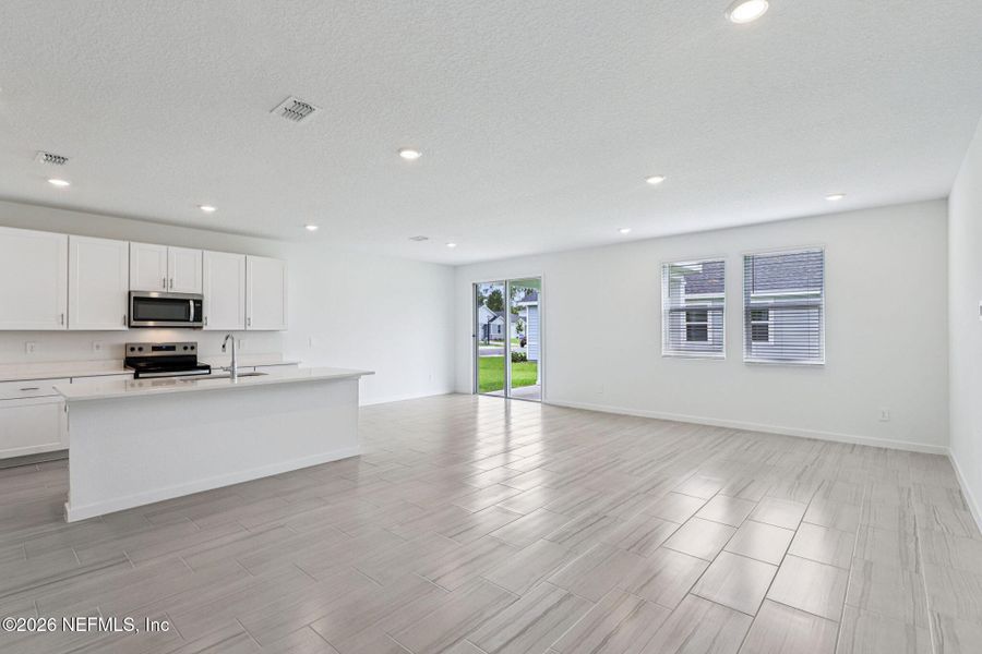 Spacious, unfurnished interior of a new home in Flagler Village - Signature Series, Palm Coast (Image 27).