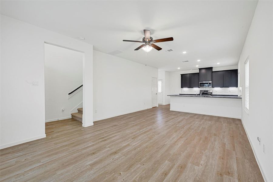Spacious, unfurnished interior of a new home in Rollingbrook Estates, Baytown (Image 21). Spacious, unfurnished interior of a new home in Rollingbrook Estates, Baytown (Image 21).