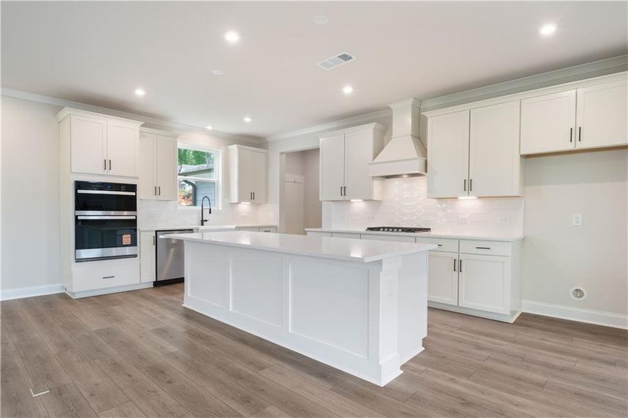 Furnished interior view inside a new home in Tiberon Woods, Cumming (Image 5).