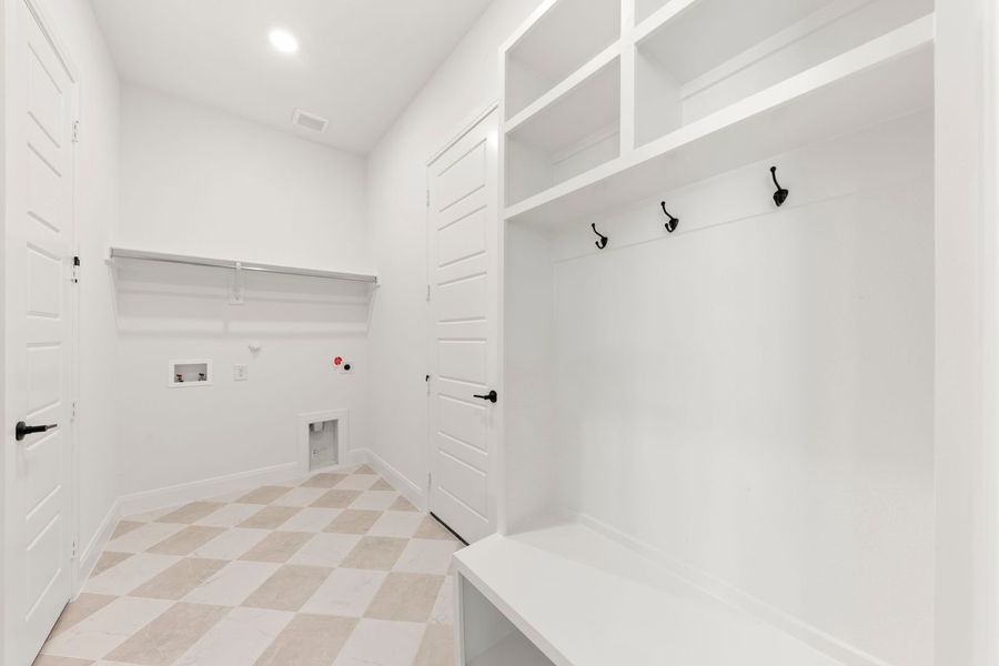 Spacious, unfurnished interior of a new home in West Crossing, Anna (Image 15).