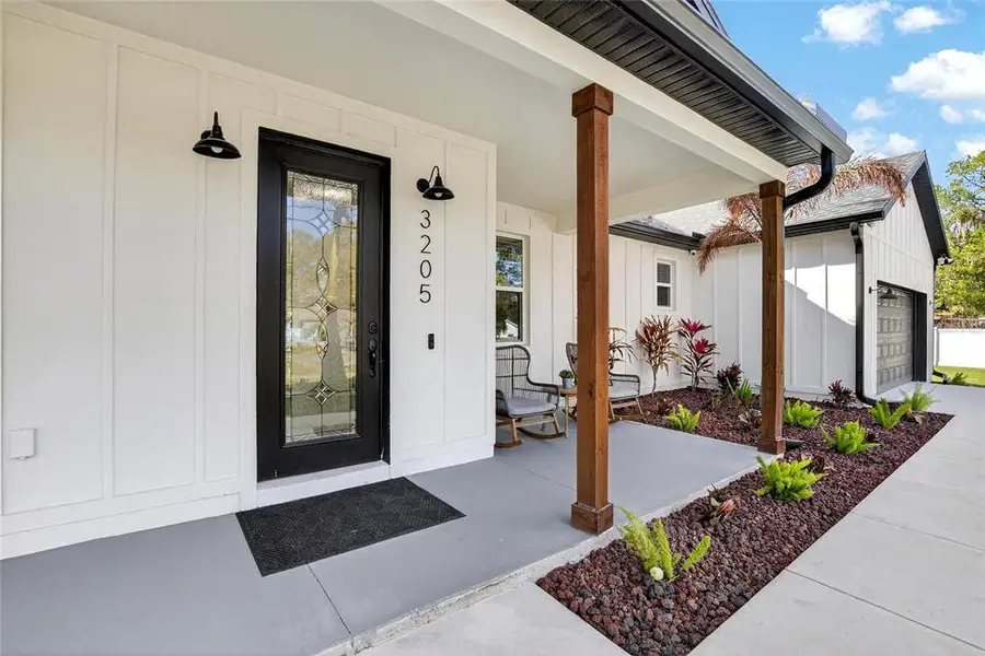 Exterior details and patio area of a home in , Plant City (Image 3).