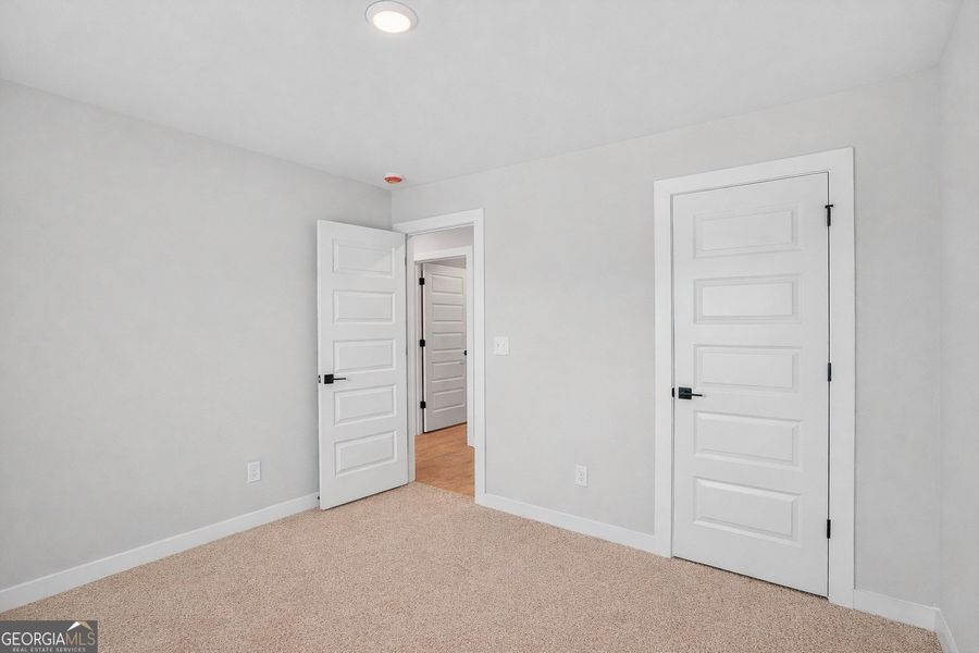 Spacious, unfurnished interior of a new home in The Fairways at Mirror Lake, Villa Rica (Image 44).